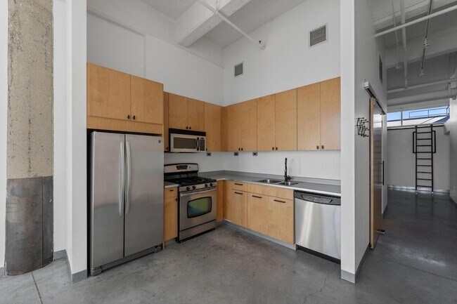 Building Photo - 700 N Washington Ave