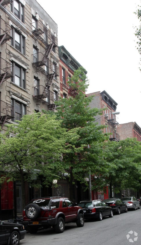 Building Photo - 528 E 13th St