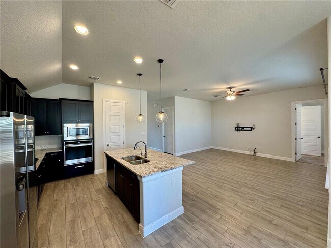 Foto del edificio - 637 Cypress Forest Dr