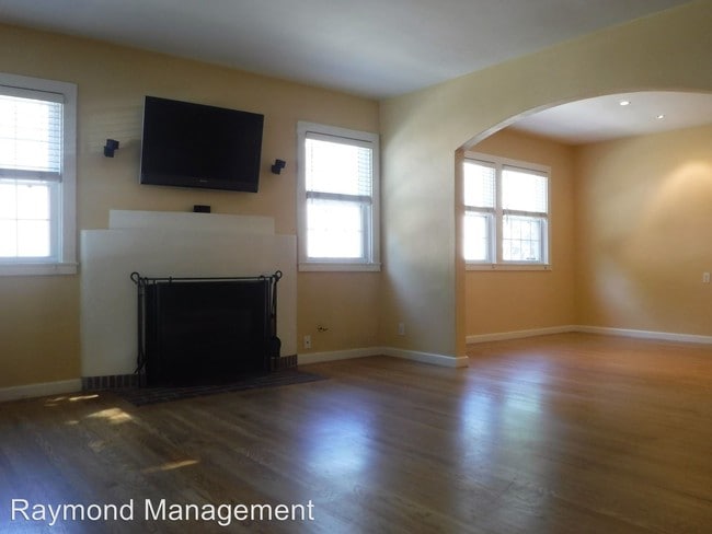 Building Photo - 617 23rd St