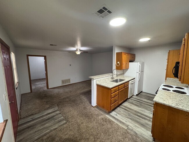 Building Photo - 723 N Vinita Ave