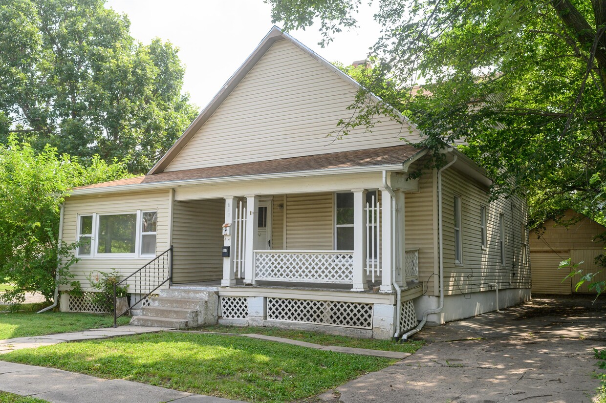 Primary Photo - 302 S Poplar St