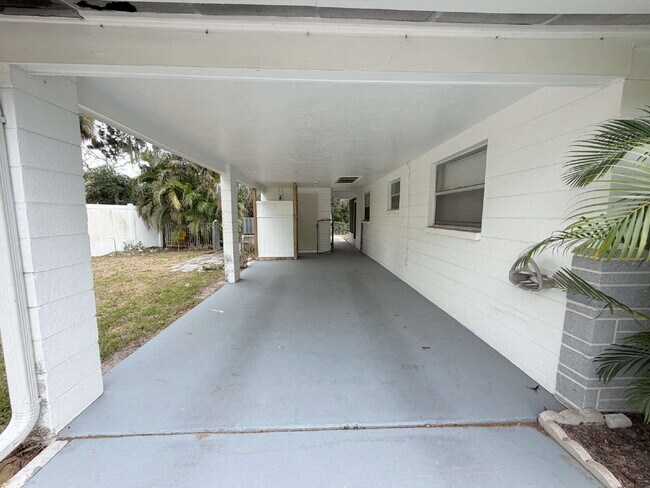 Foto del edificio - "Charming 2-Bedroom Duplex Retreat in New Port Richey - Perfect for Cozy Living!"