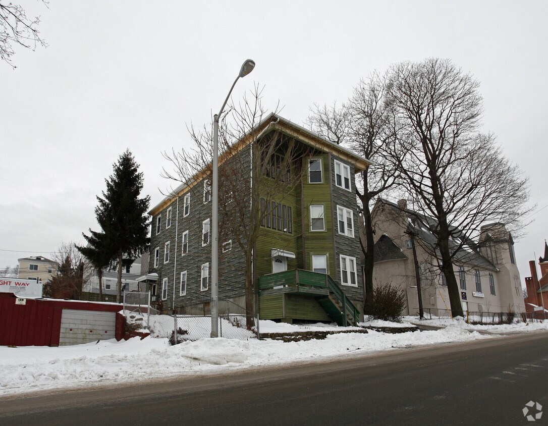 Building Photo - 66-68 Waverly St