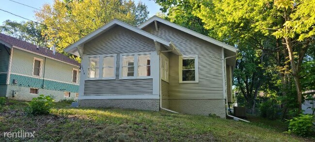 Building Photo - 3 br, 1 bath House - 2736 Mondamin Ave