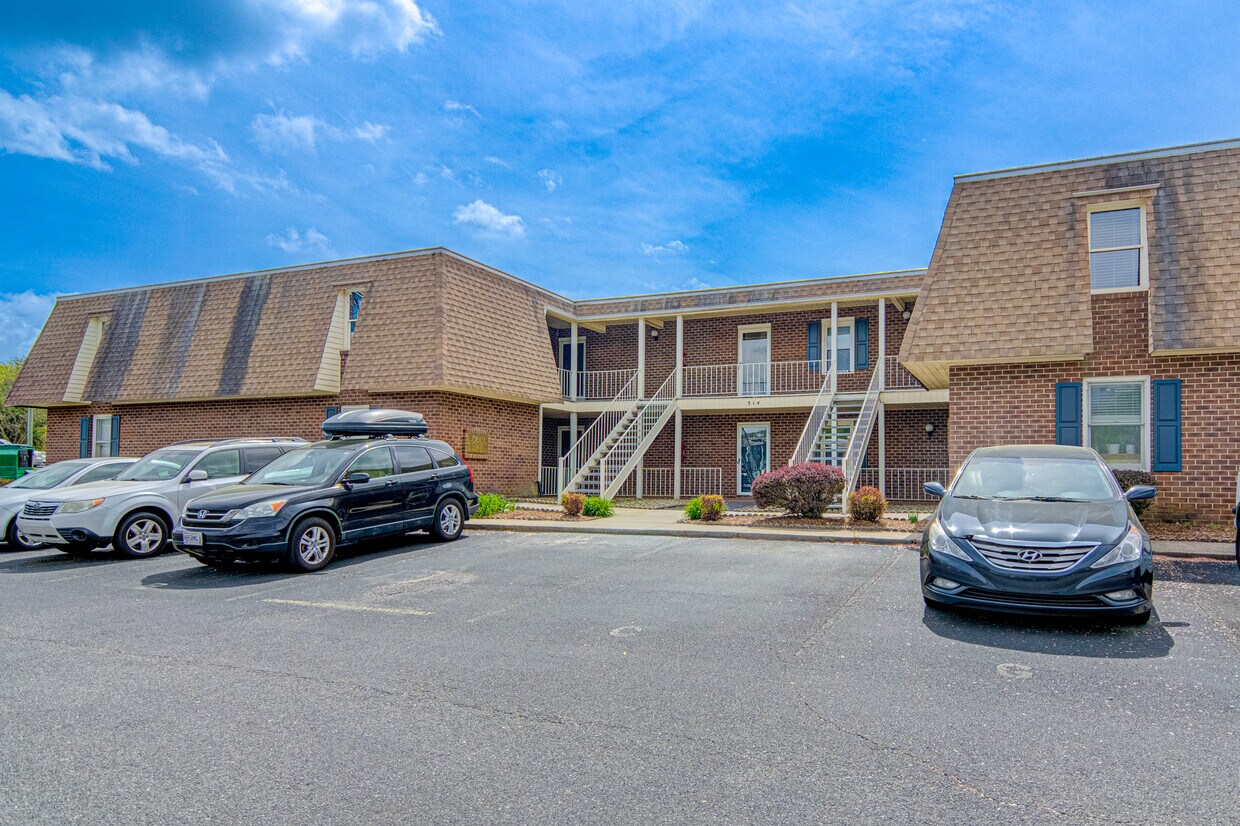 First floor entry - 314 Windsor Manor Way