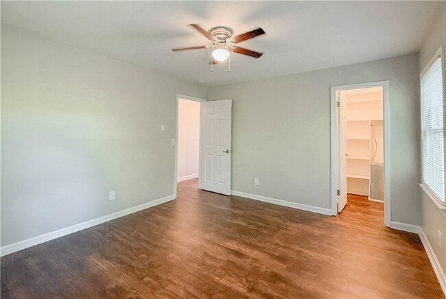 Building Photo - 280 Starritt Ln