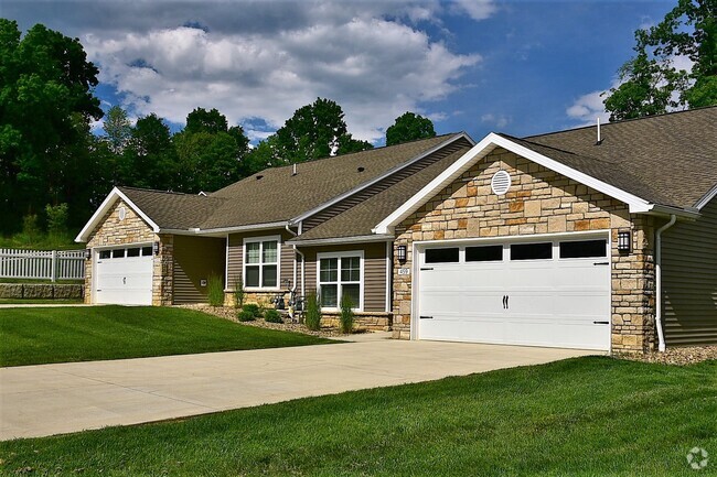 Building Photo - Redwood Cuyahoga Falls West Bath Road