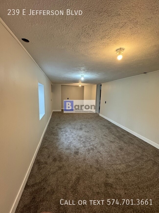 Foto del edificio - 239 E Jefferson Blvd