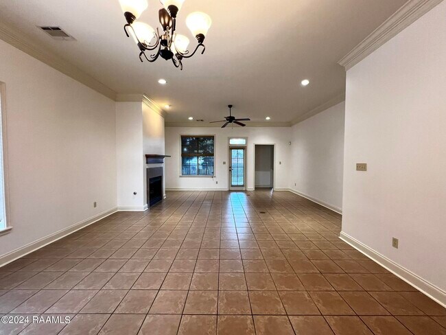 Foto del edificio - 125 Oakbend Dr