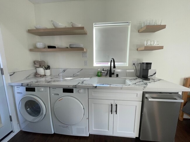 Foto del edificio - 17432 Covello St