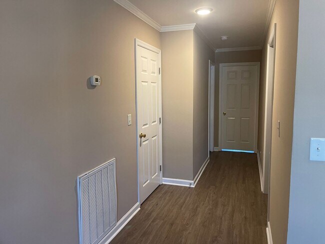 Building Photo - Donelson/Opry Mills/Briley Prkwy Town home...