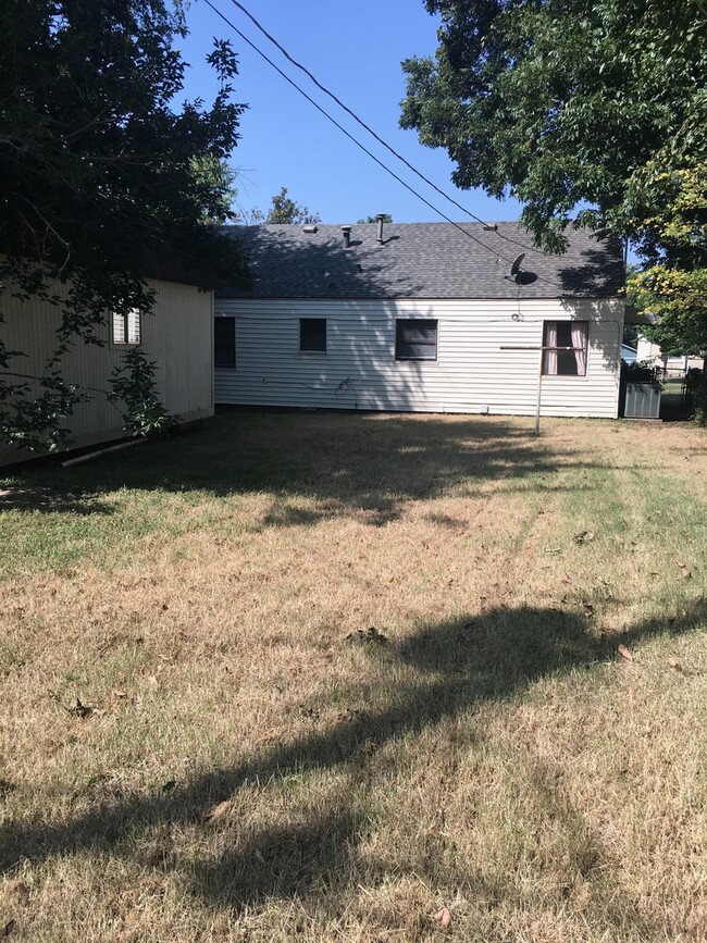 Building Photo - Very cute 2 bedroom 1 bath home near TU