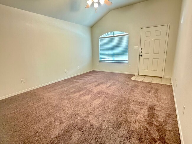 Building Photo - 608 Olaf Dr