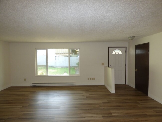 Building Photo - 1160-1180 18th St SE Salem, OR 97302