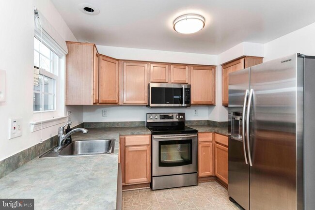 Building Photo - 60 Benton Ct