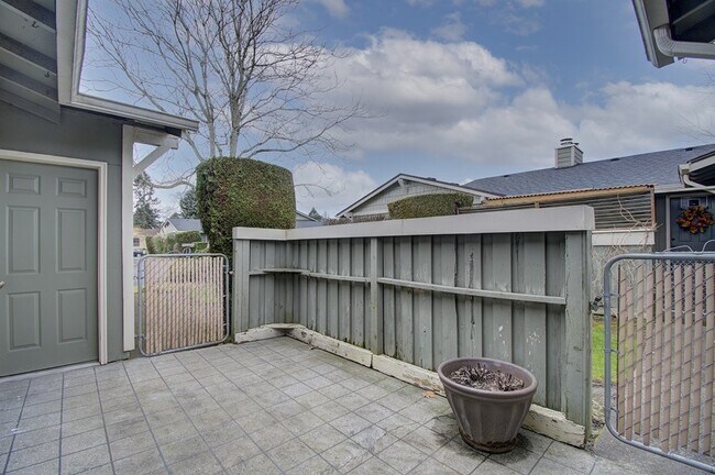 Building Photo - Cascade Park Duplex