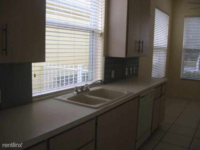Building Photo - 3 br, 2 bath House - 102 Hampton Cir