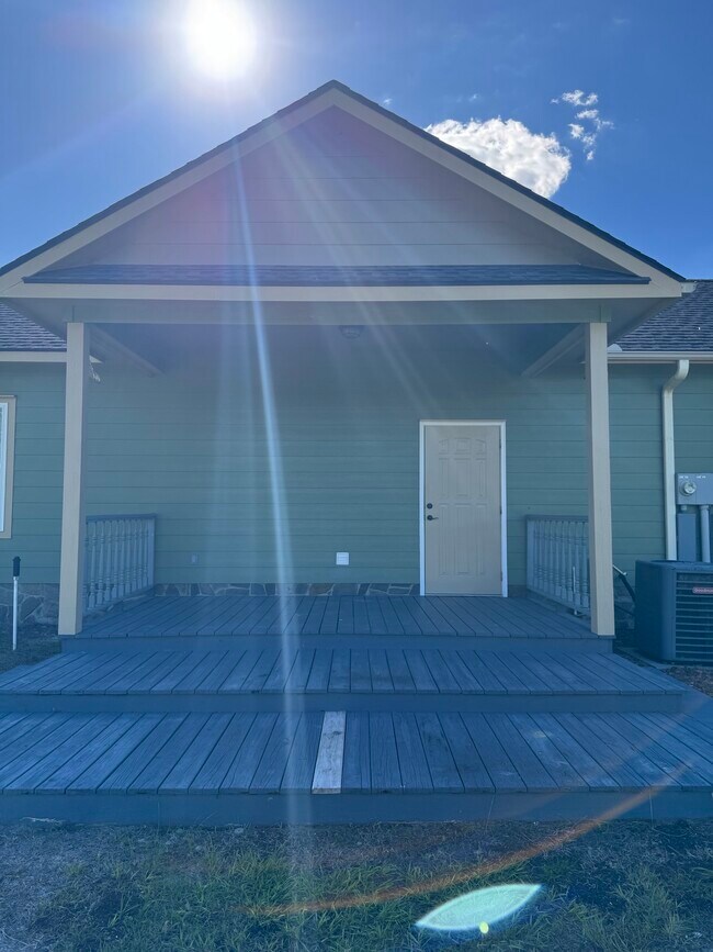 Porche trasero - 5745 Central Ave