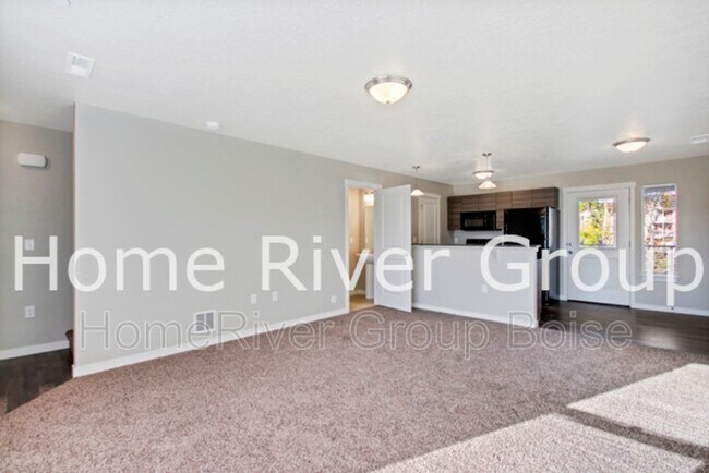 Building Photo - 1297 W Pine Ave