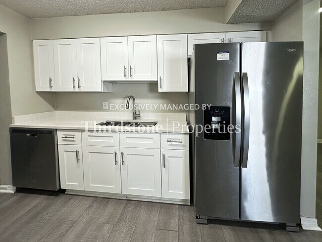 Foto del edificio - 5737 Carnation Rd