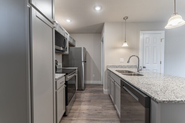 Building Photo - 1366 N Porter Rd