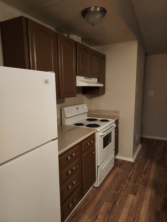 Building Photo - 7836 Ivy Hollow Dr