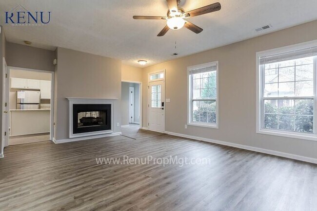 Building Photo - Now Available! 3 bed 2.5 bath!