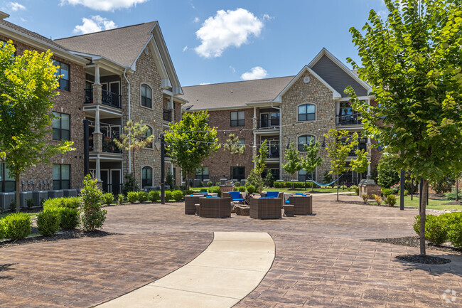 Building Photo - The Pointe at Bentonville