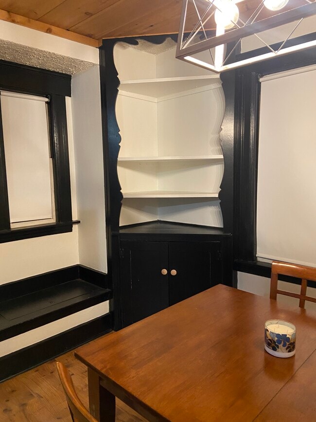 Building Photo - 906 Southbridge St