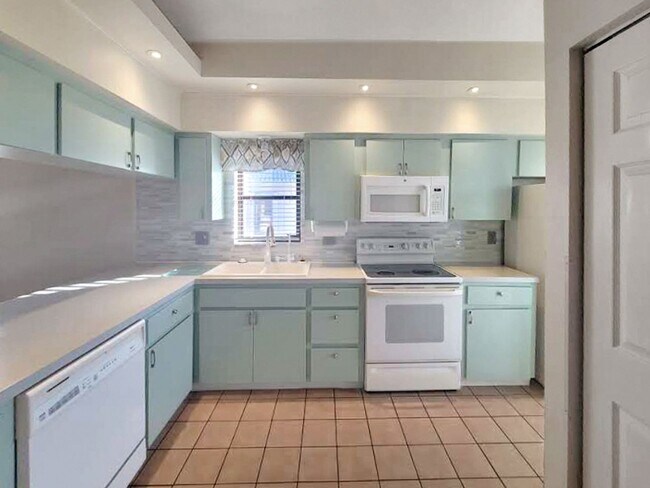 Foto del edificio - Golfview Annual Condo for Rent