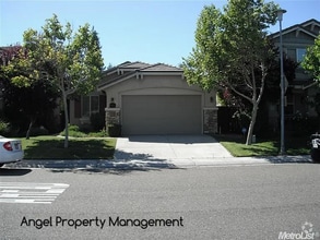Building Photo - 10101 E Taron Dr