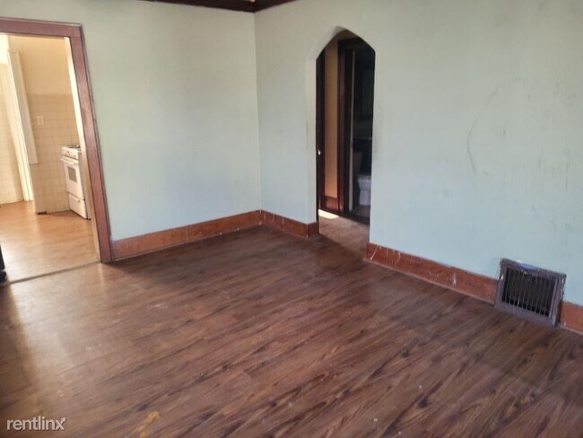 Building Photo - 2 br, 1 bath House - 725 E Maywood Ave 1 U...