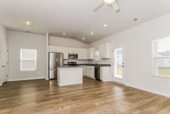 Building Photo - Adorable 3 Bedroom in Regal Farms