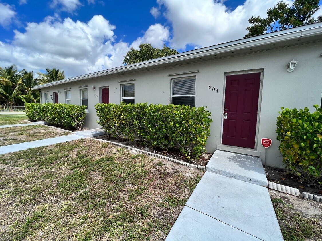 Primary Photo - 304 Jennings Ave