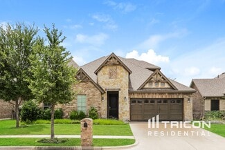 Building Photo - 334 S Hill Dr