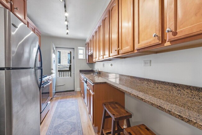 Foto del edificio - 2735 N Kimball Ave