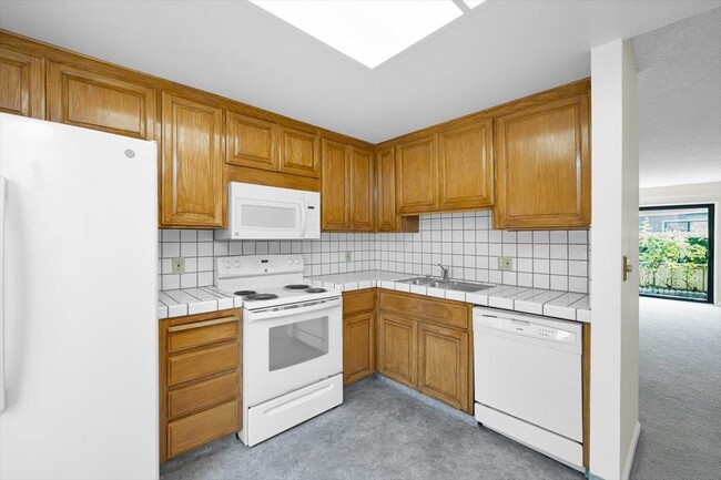 Building Photo - 831 Perseus Ln