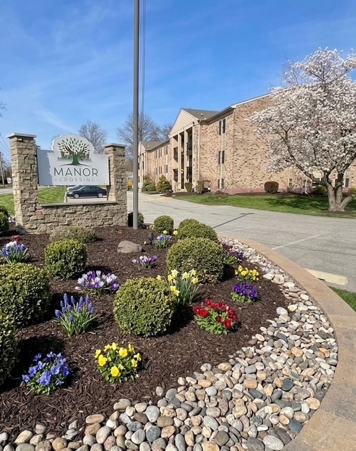 Building Photo - Manor Crossing
