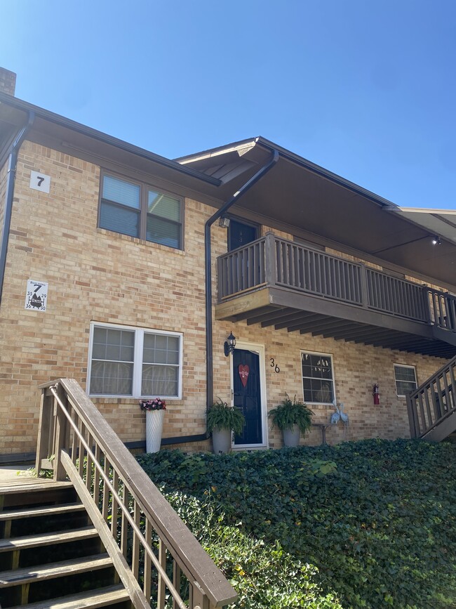 Building Photo - 125 Carl Dr