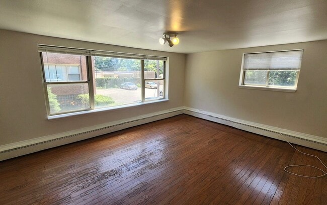 Building Photo - 2243 W Farwell Ave