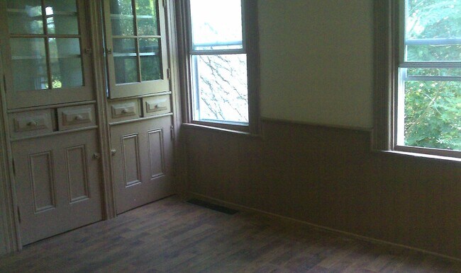 Foto del edificio - Large 2 Bedroom 1 Bath in MT Washington