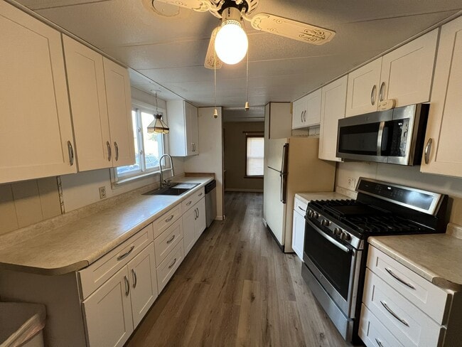 Building Photo - TWO BEDROOM HOME IN WILLIAMSBURG - GREAT L...