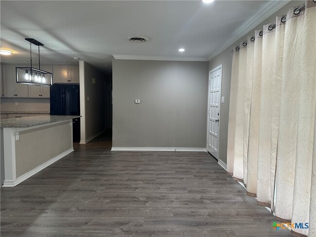 Building Photo - 1302 Canary Ln