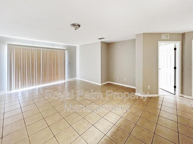 Building Photo - 4825 Golfview Blvd