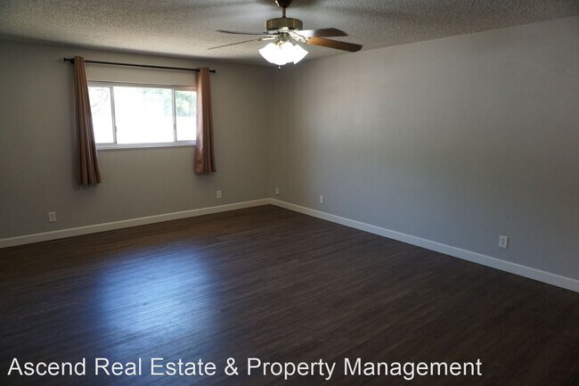 Building Photo - 3 br, 2.5 bath House - 722 Salem St