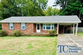 Building Photo - 136 Rockwell Cove