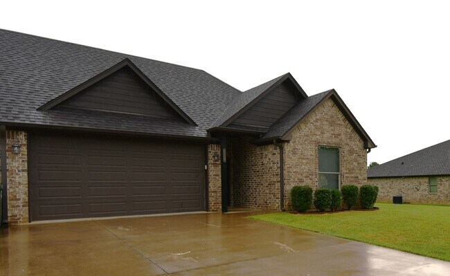 Building Photo - Modern 3-Bedroom 2 Bath Duplex in South Tyler