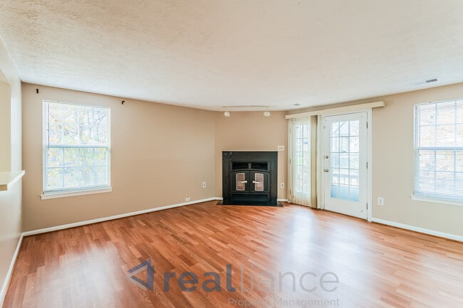 Building Photo - 265 Red Jade Dr