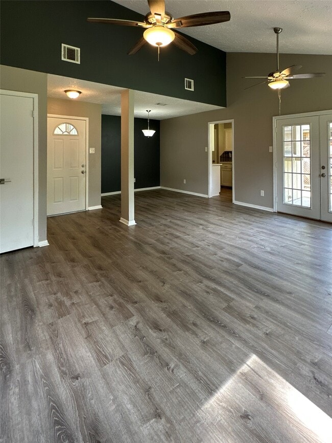 Building Photo - 26403 Hunters Hollow Dr